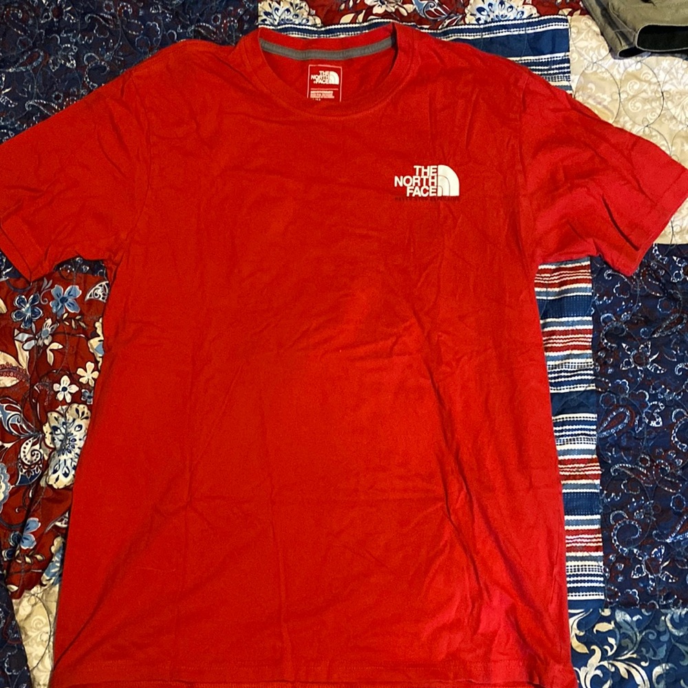 Medium north face T
